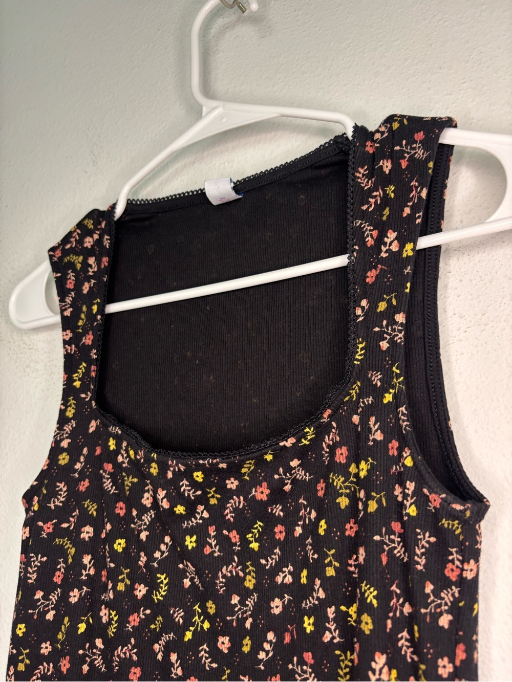 OLD NAVY BLACK FLORAL PRINTED FULL LENGTH RUFFLE TANK TOP SZ SMALL - Picture 2 of 6